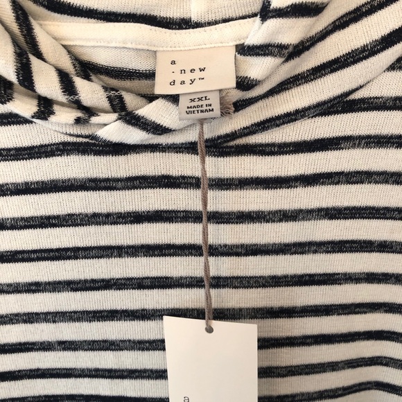 A New Day Hooded Thin Sweatshirt - Picture 4 of 4